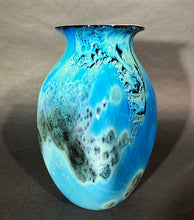 Load image into Gallery viewer, Josh Simpson Contemporary Glass: Blue New Mexico Vase With Corona Interior